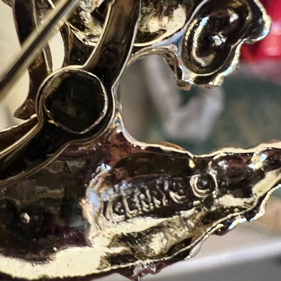 Vintage Gold Tone Signed Gerry's Poodle Pin Brooch - Picture 5 of 5